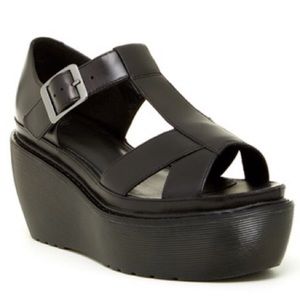 NWT Dr. martens Adaya platform sandal UK 7 US 9